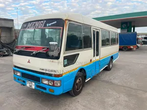 Mitsubishi Fuso Rosa 2000 White