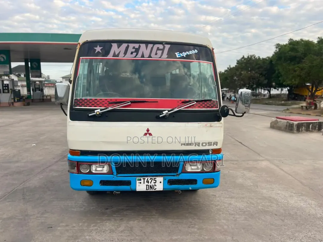 Mitsubishi Fuso Rosa 2000 White