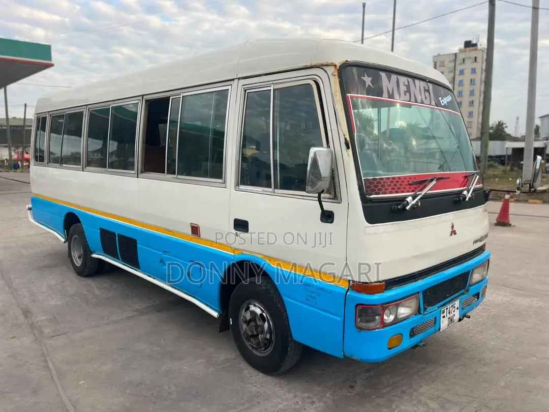 Mitsubishi Fuso Rosa 2000 White