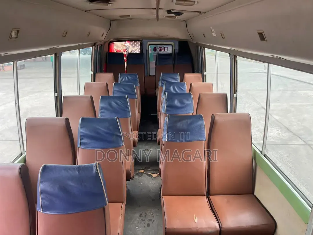 Mitsubishi Fuso Rosa 2000 White