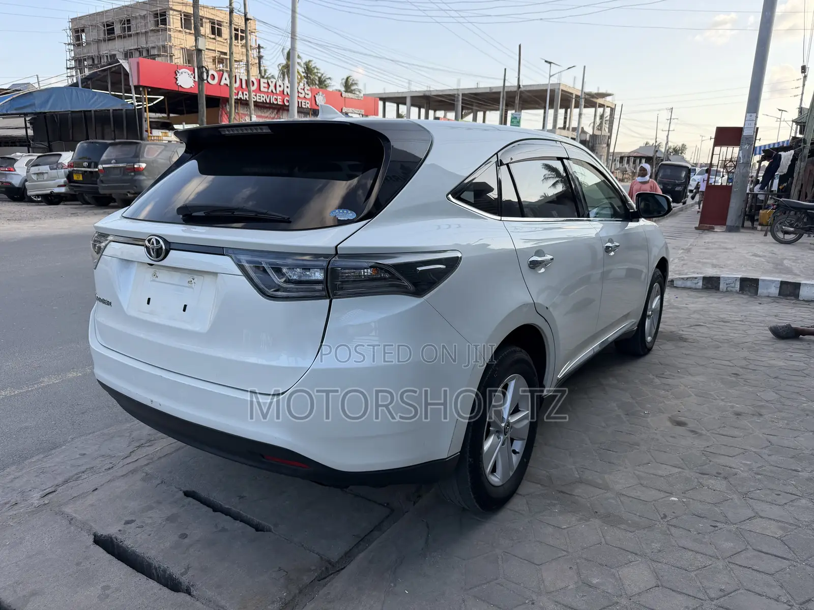 Toyota Harrier 2.0 2016 White