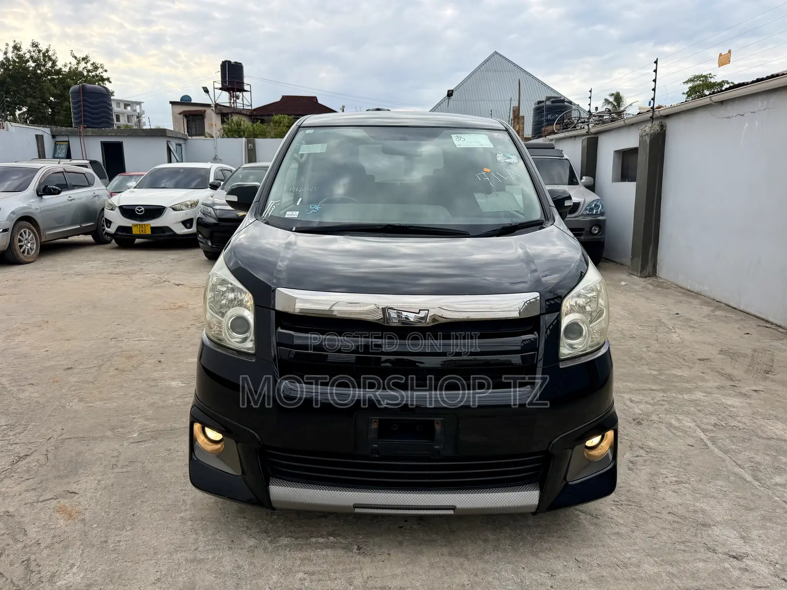 Toyota Noah 2.0 143hp FWD (8 Seater) 2008 Black