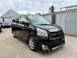 Toyota Noah 2.0 143hp FWD (8 Seater) 2008 Black