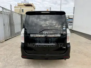 Toyota Noah 2.0 143hp FWD (8 Seater) 2008 Black