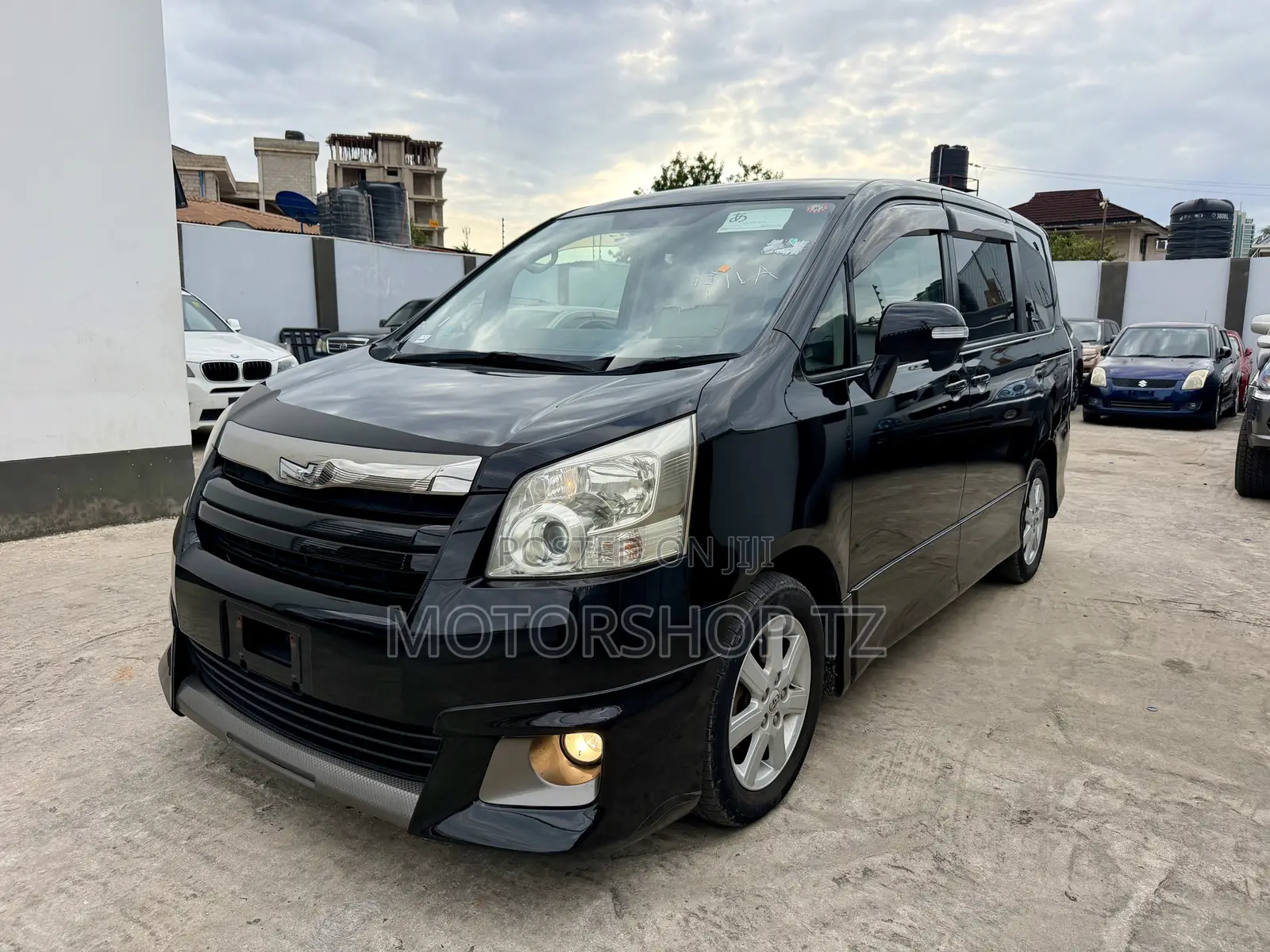 Toyota Noah 2.0 143hp FWD (8 Seater) 2008 Black