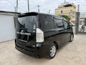 Toyota Noah 2.0 143hp FWD (8 Seater) 2008 Black