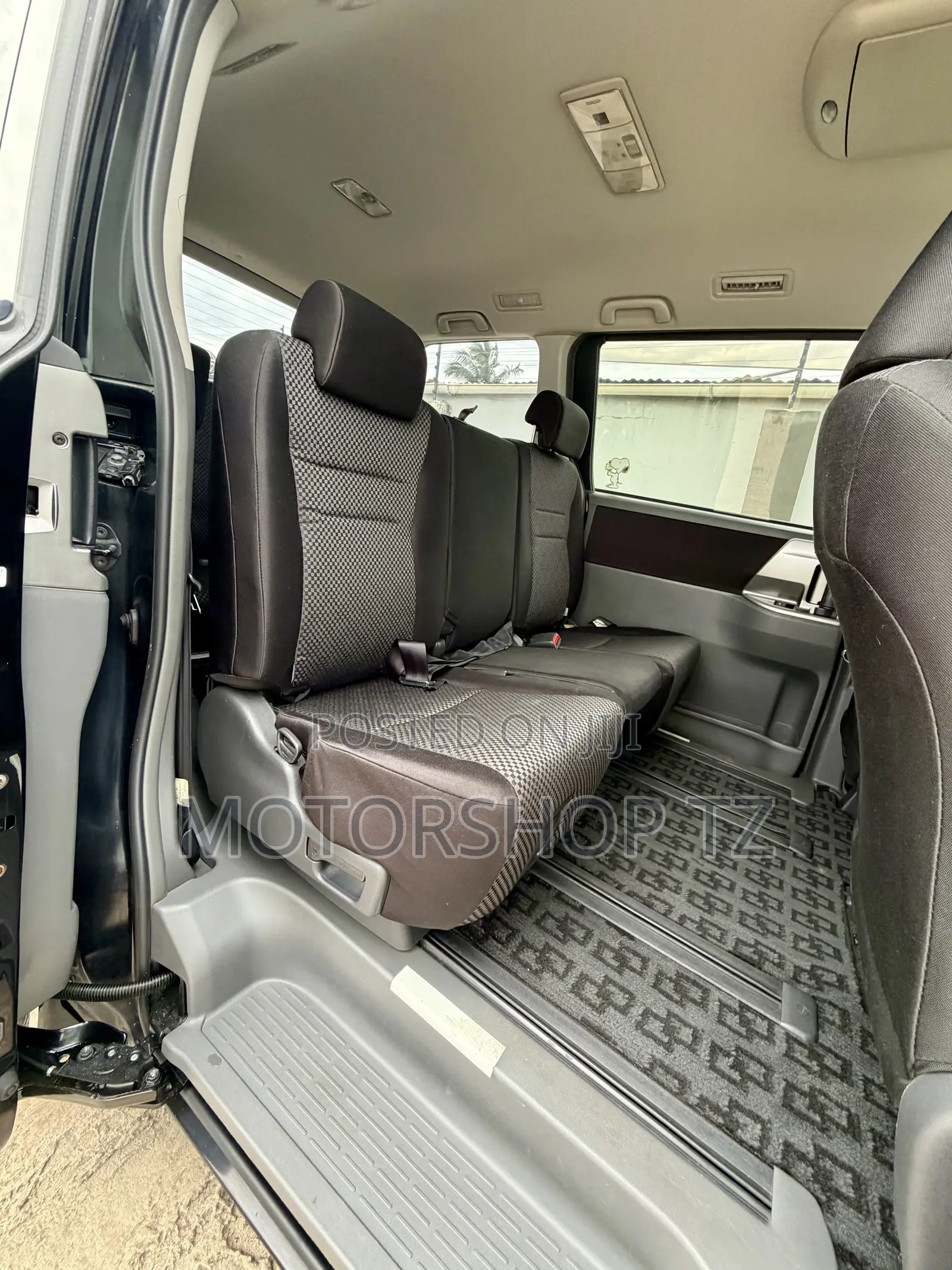 Toyota Noah 2.0 143hp FWD (8 Seater) 2008 Black
