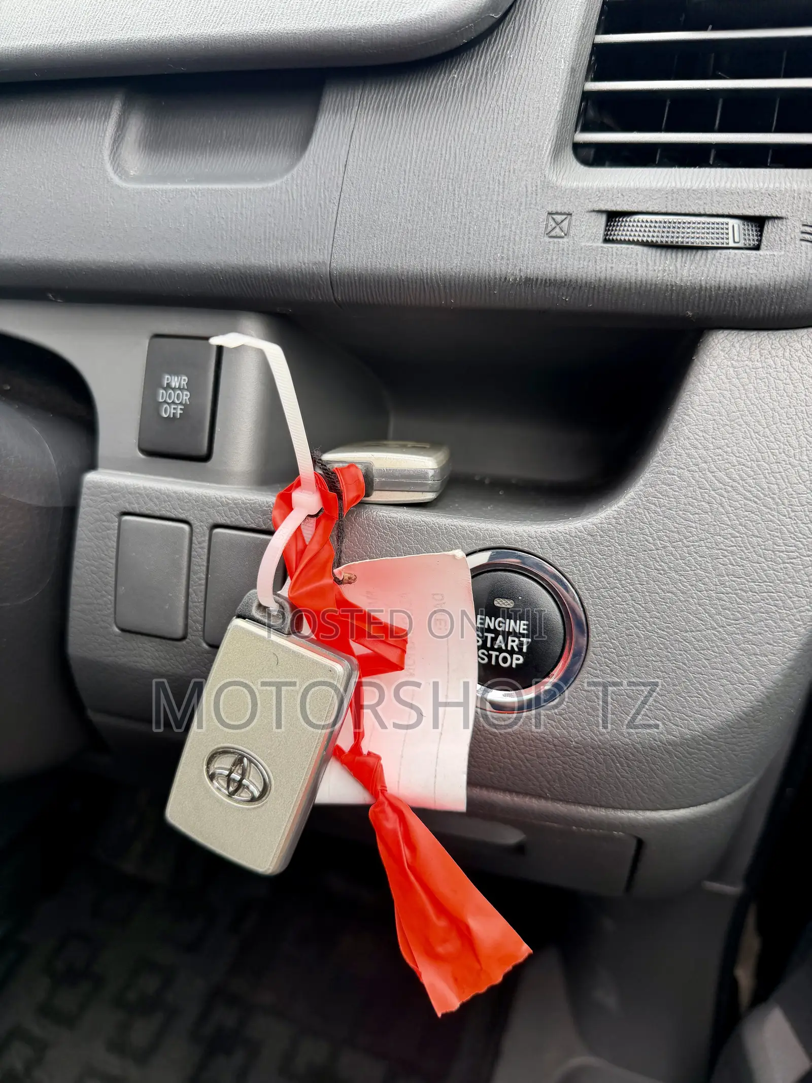 Toyota Noah 2.0 143hp FWD (8 Seater) 2008 Black
