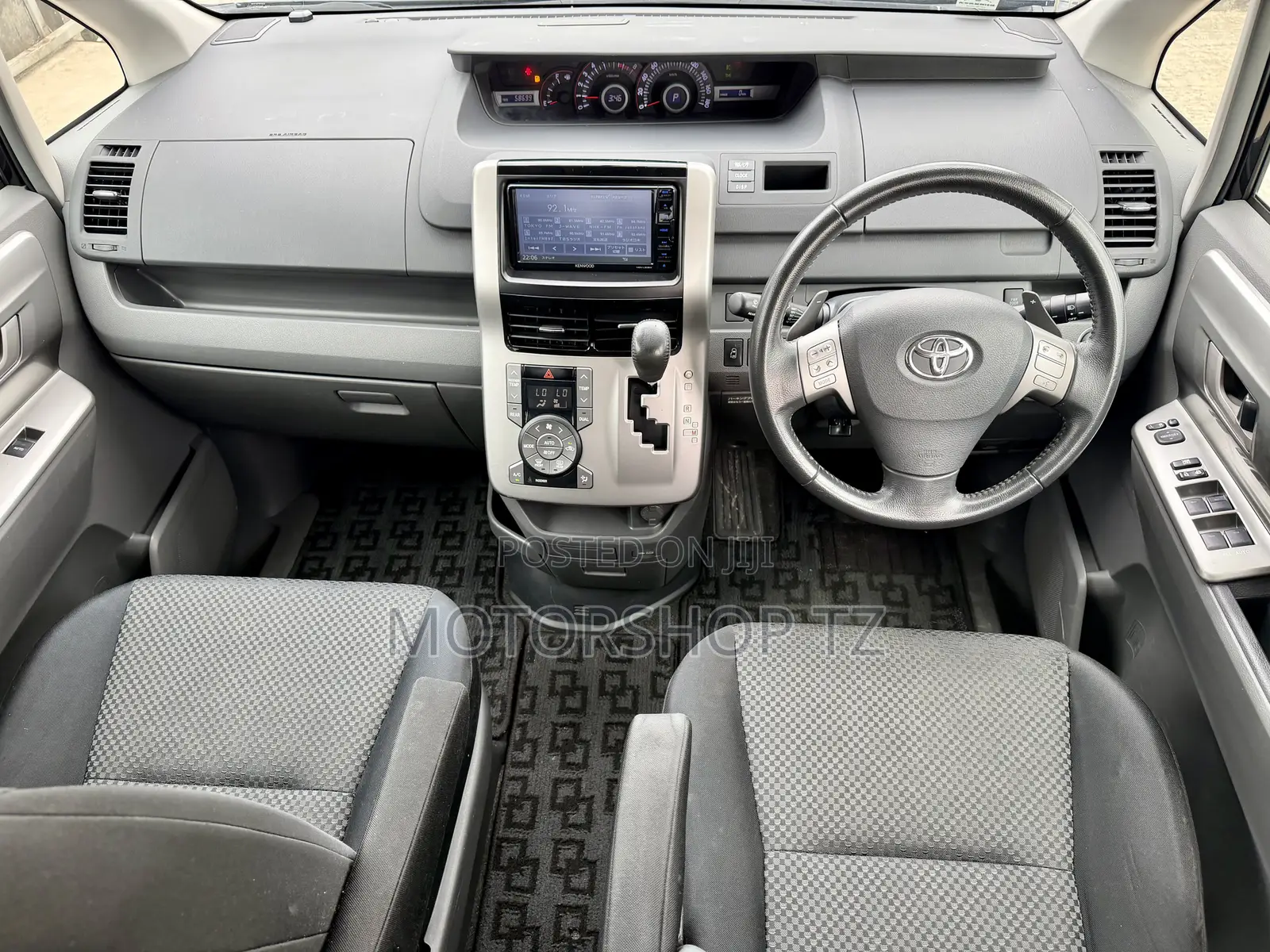 Toyota Noah 2.0 143hp FWD (8 Seater) 2008 Black