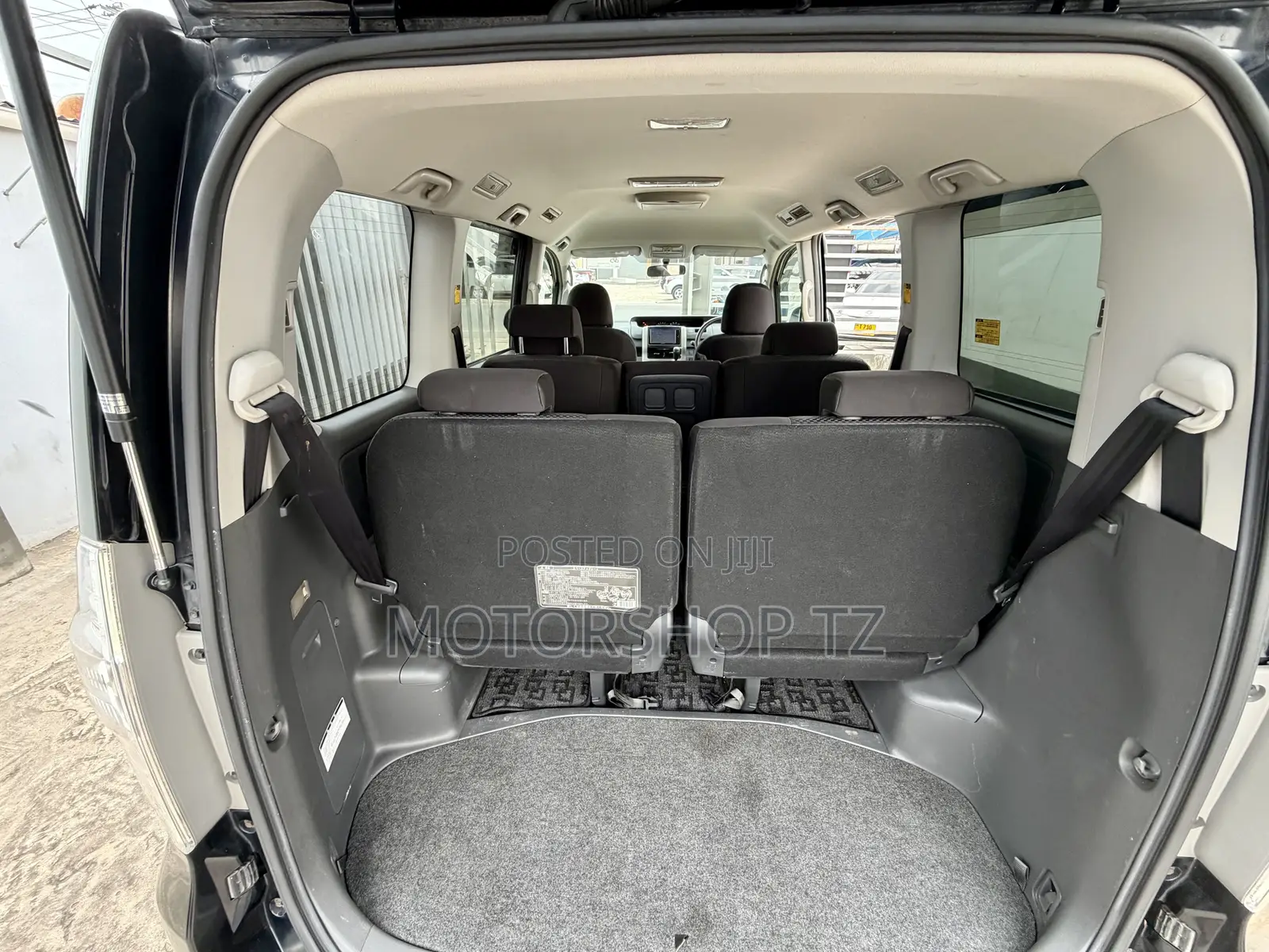 Toyota Noah 2.0 143hp FWD (8 Seater) 2008 Black