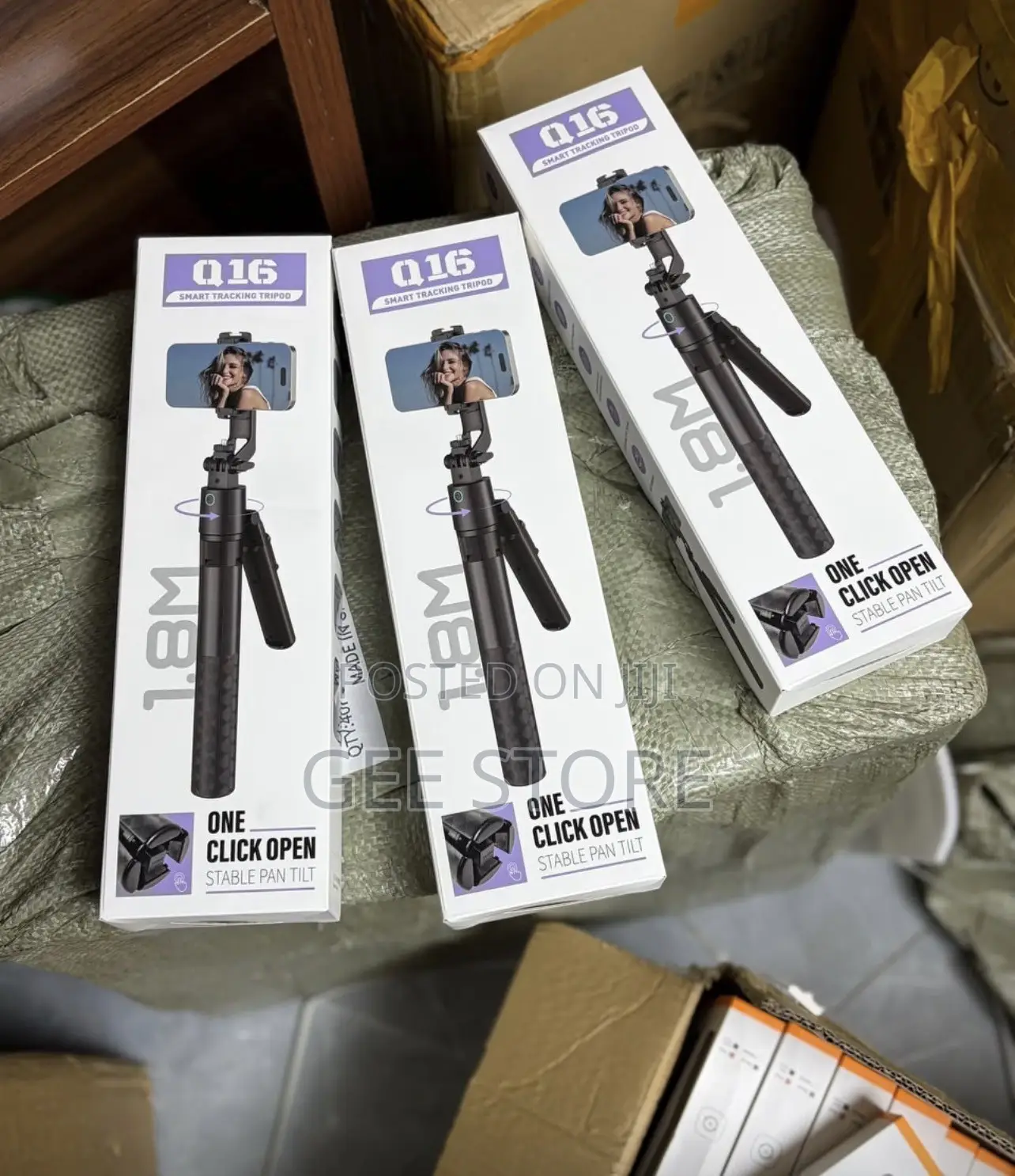 Q16 Smart Tracking Tripod Stand