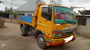 Fuso Tipper 6d17
