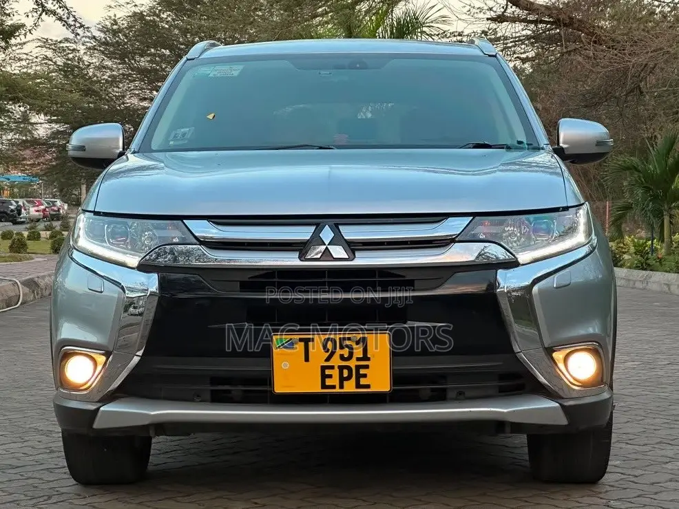 Mitsubishi Outlander 2015 Silver