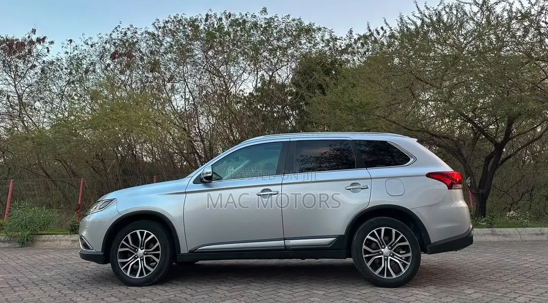 Mitsubishi Outlander 2015 Silver