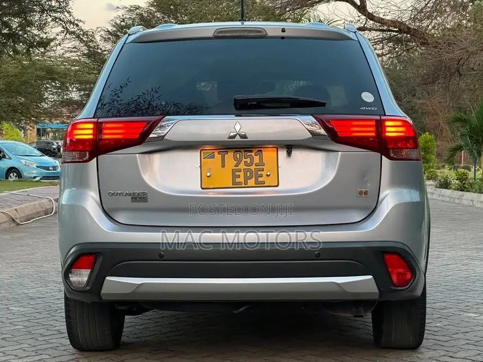Mitsubishi Outlander 2015 Silver