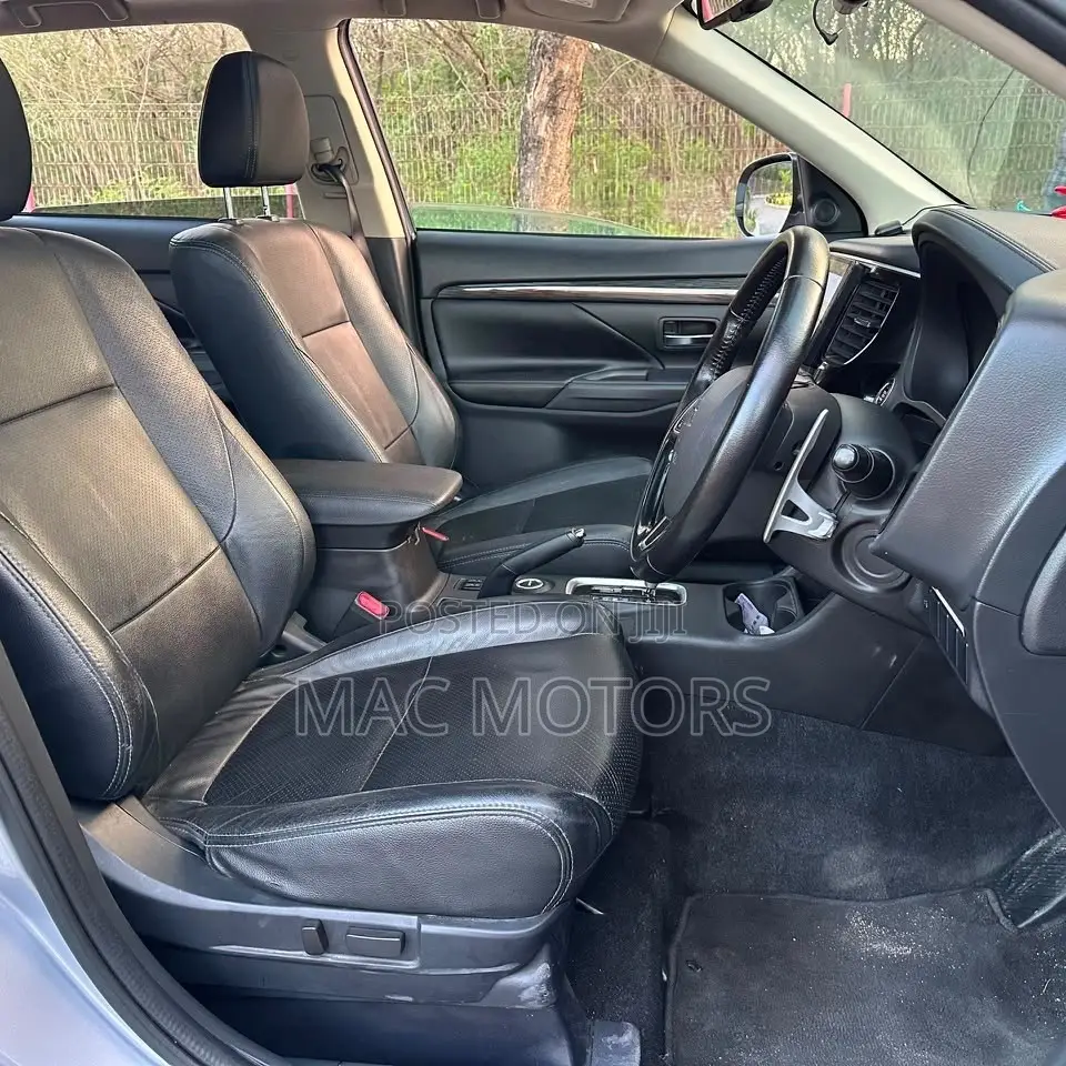 Mitsubishi Outlander 2015 Silver