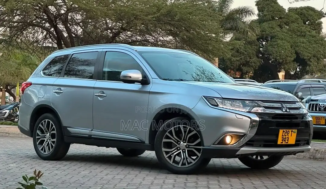 Mitsubishi Outlander 2015 Silver