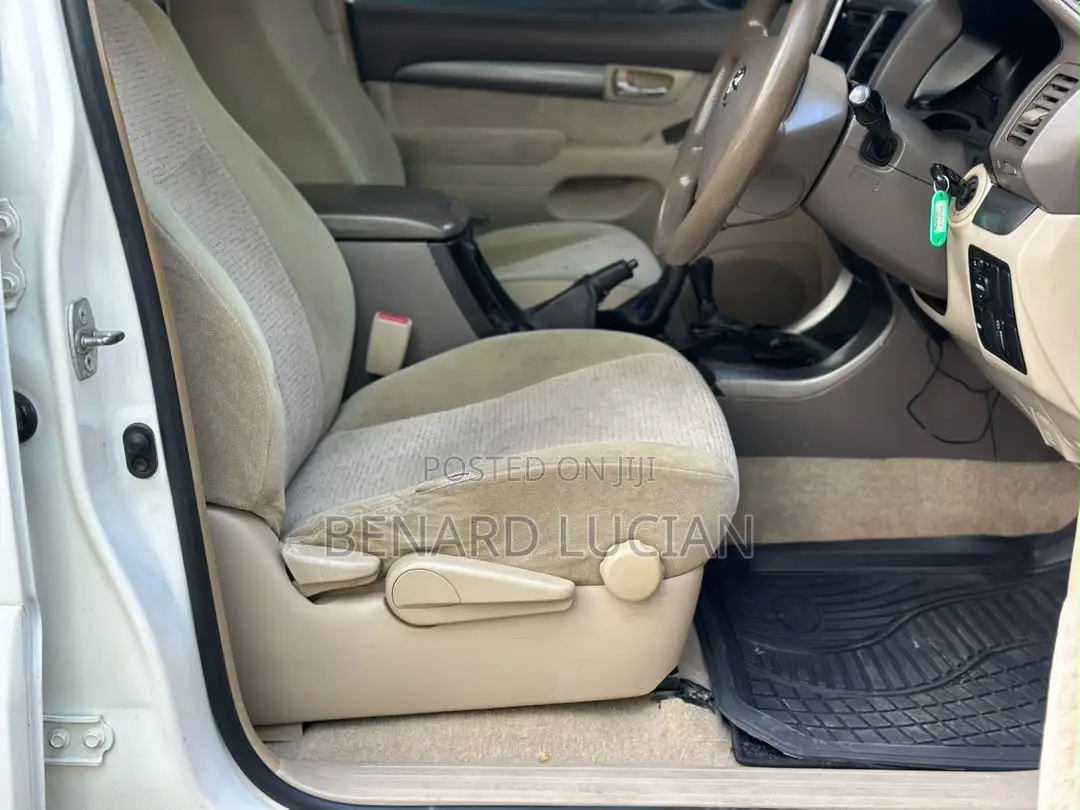 Toyota Land Cruiser Prado 2005 White