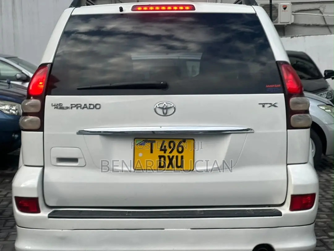 Toyota Land Cruiser Prado 2005 White