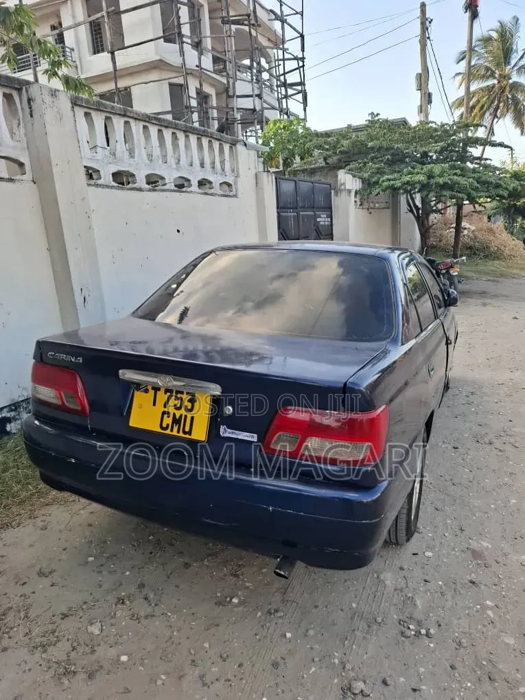 Toyota Carina 2000 Blue