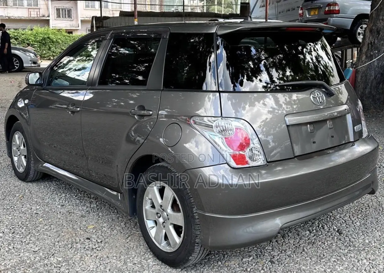 Toyota IST 2004 Gray