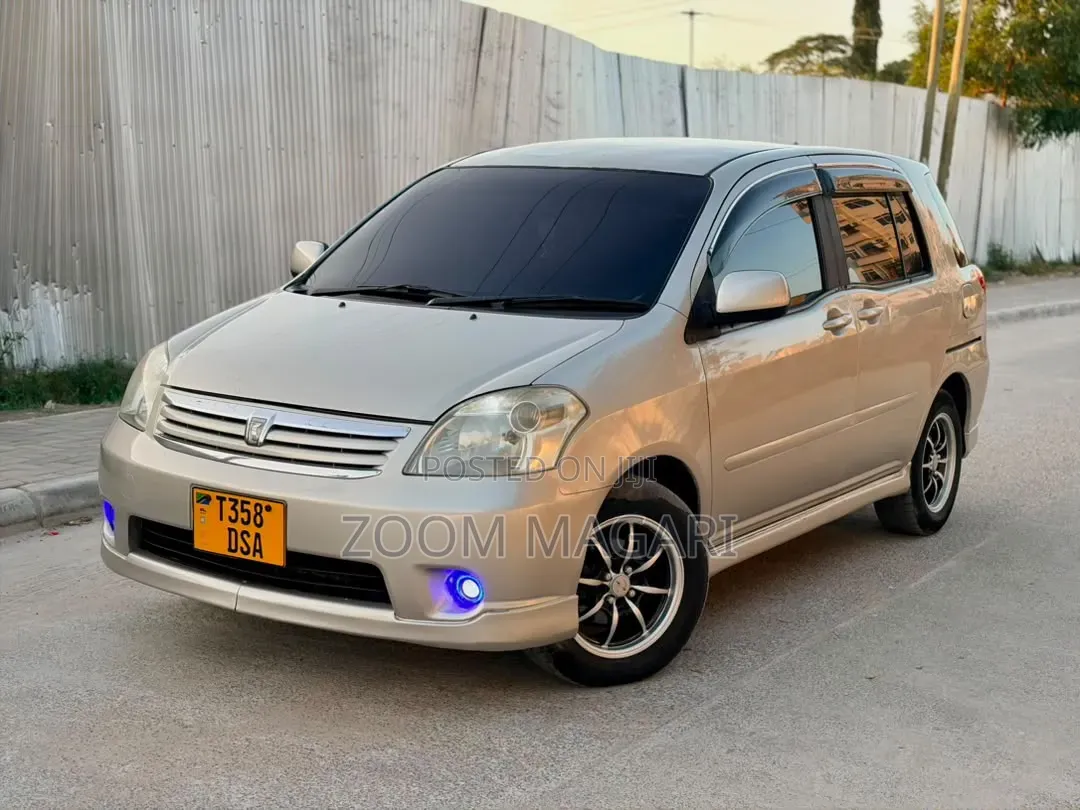 Toyota Raum 2005 Beige
