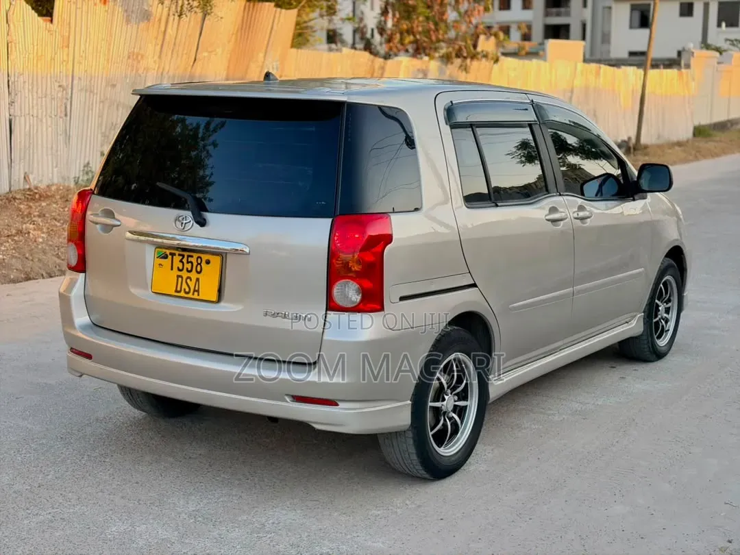 Toyota Raum 2005 Beige
