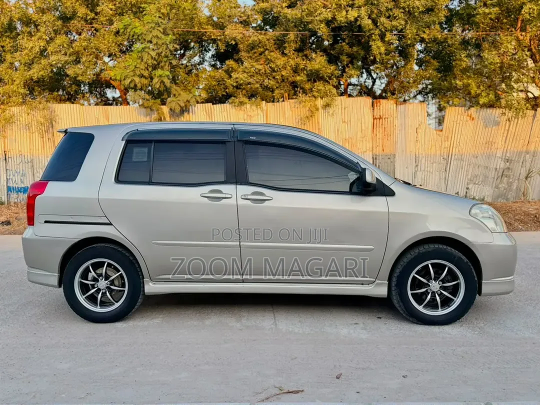 Toyota Raum 2005 Beige