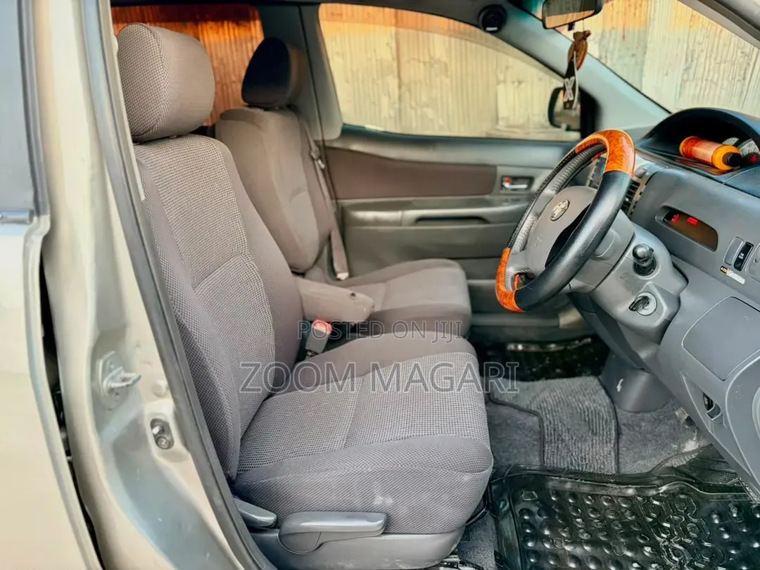 Toyota Raum 2005 Beige
