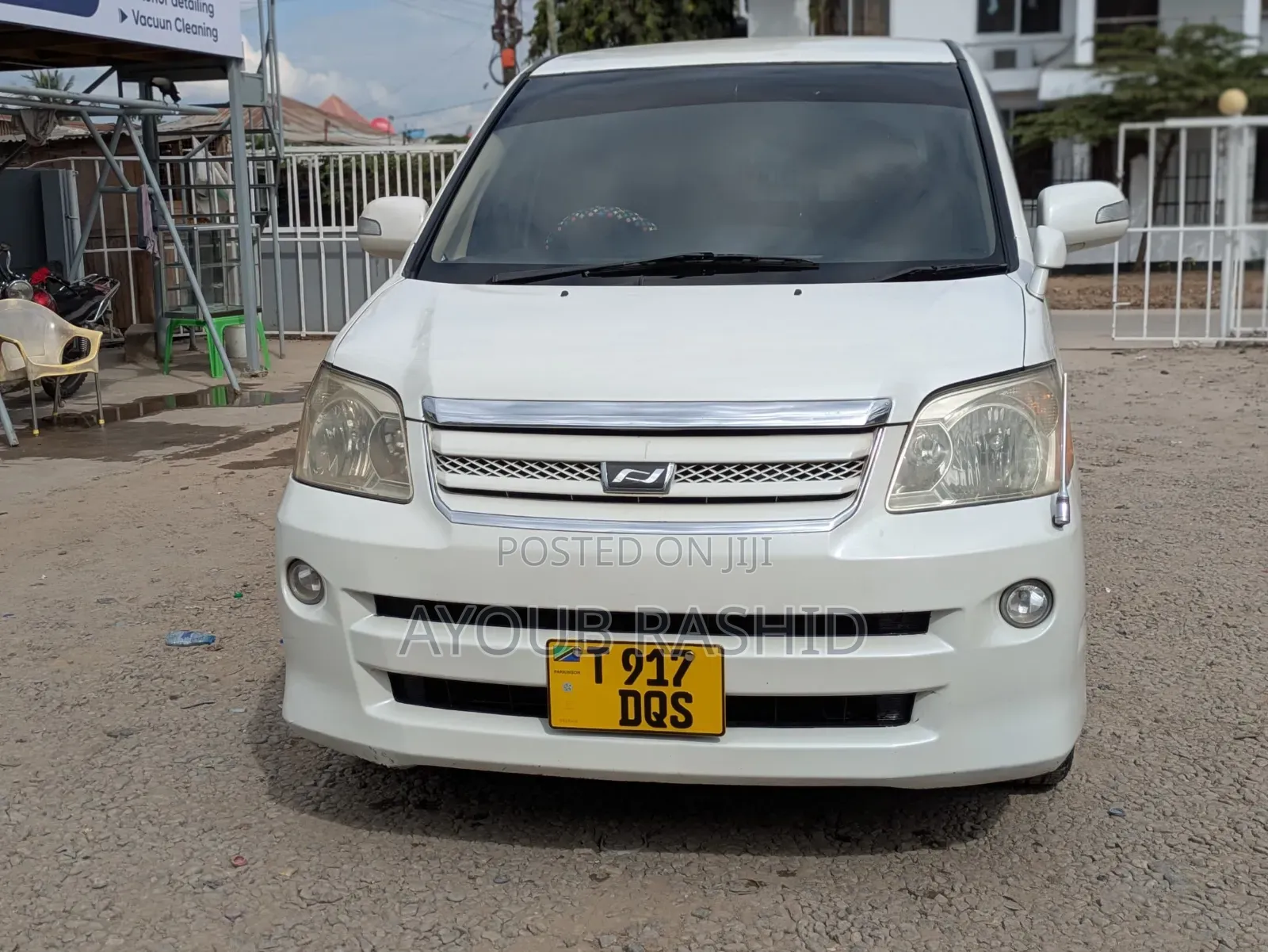 Toyota Noah 2005 White