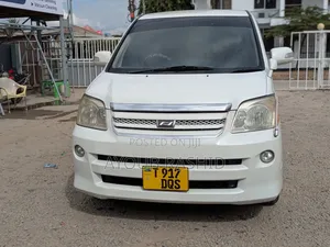 Toyota Noah 2005 White