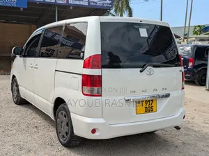 Toyota Noah 2005 White