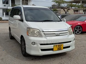Toyota Noah 2005 White