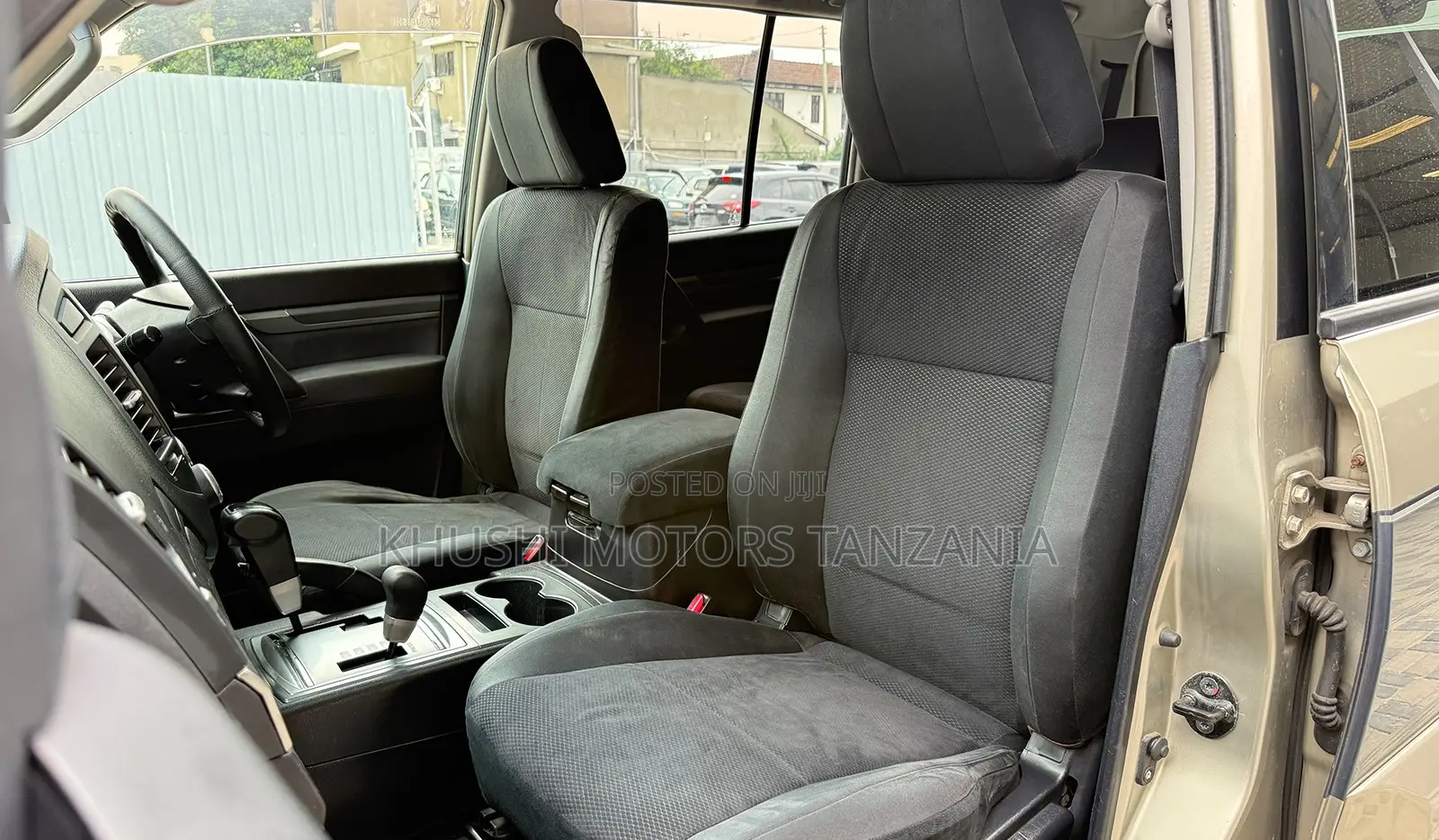 Mitsubishi Pajero 2008 Gold