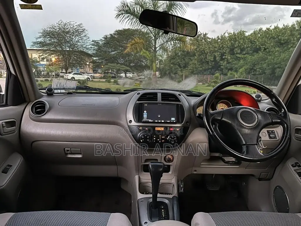 Toyota RAV4 Automatic 2000 White