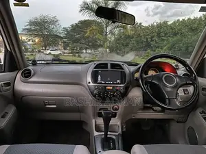 Toyota RAV4 Automatic 2000 White