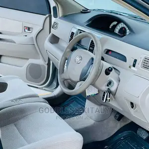 Toyota Raum 2003 Silver