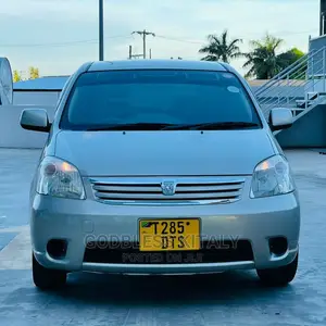 Toyota Raum 2003 Silver