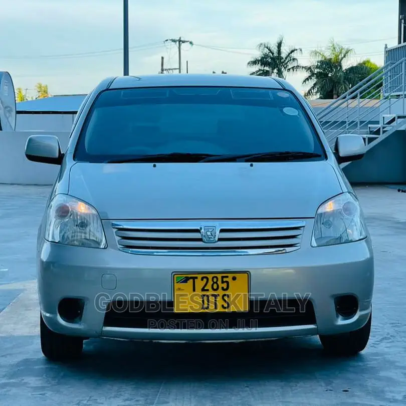Toyota Raum 2003 Silver