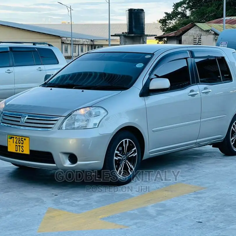 Toyota Raum 2003 Silver