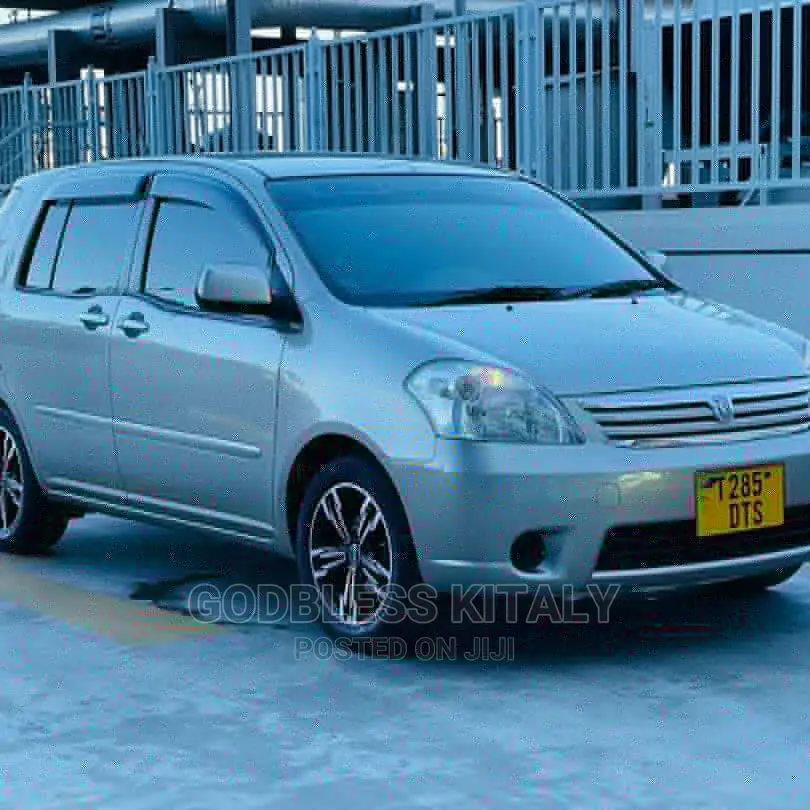 Toyota Raum 2003 Silver
