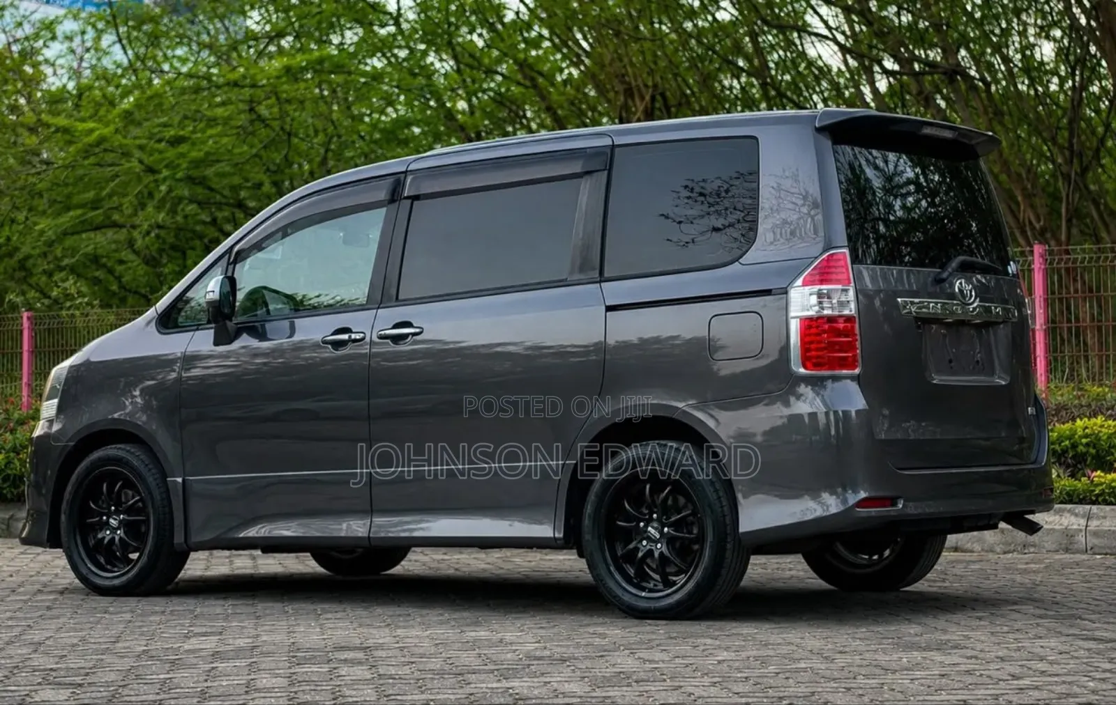 Toyota Noah 2008 Gray