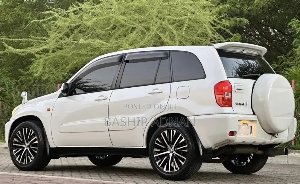 Toyota RAV4 Automatic 2000 White
