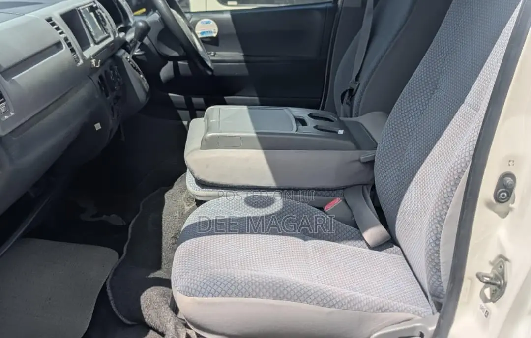 Toyota Quantum 2009 White