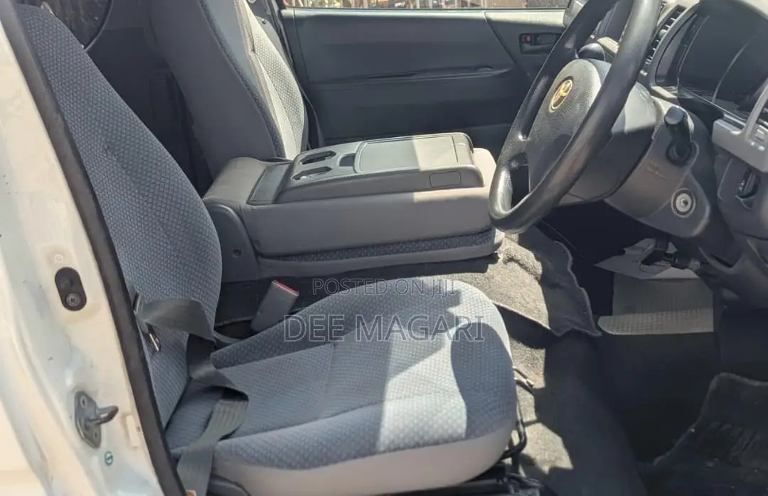 Toyota Quantum 2009 White