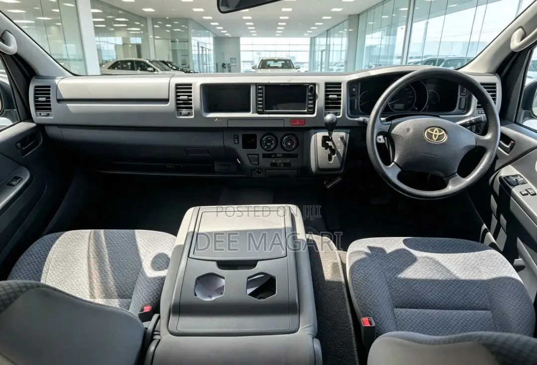 Toyota Quantum 2009 White