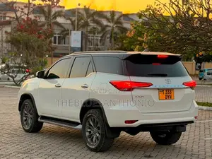 Toyota Fortuner 2018 Pearl