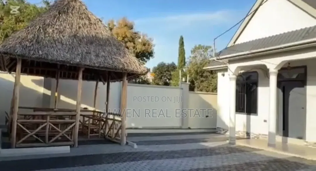 3bdrm House in Goba for sale