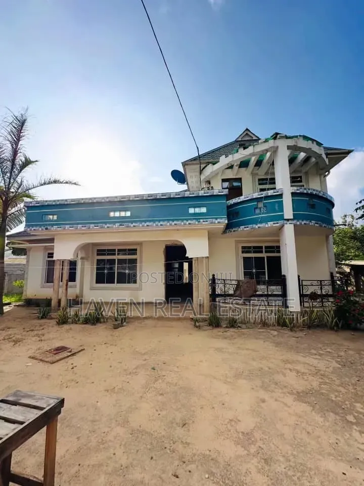 6bdrm House in Kinyerezi for sale