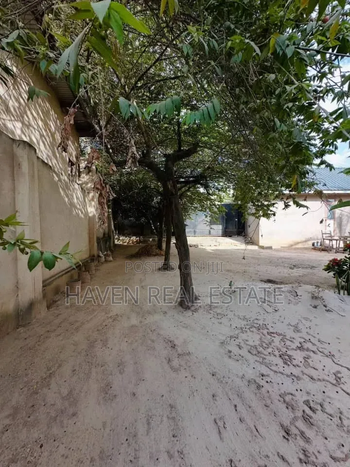 6bdrm House in Kinyerezi for sale